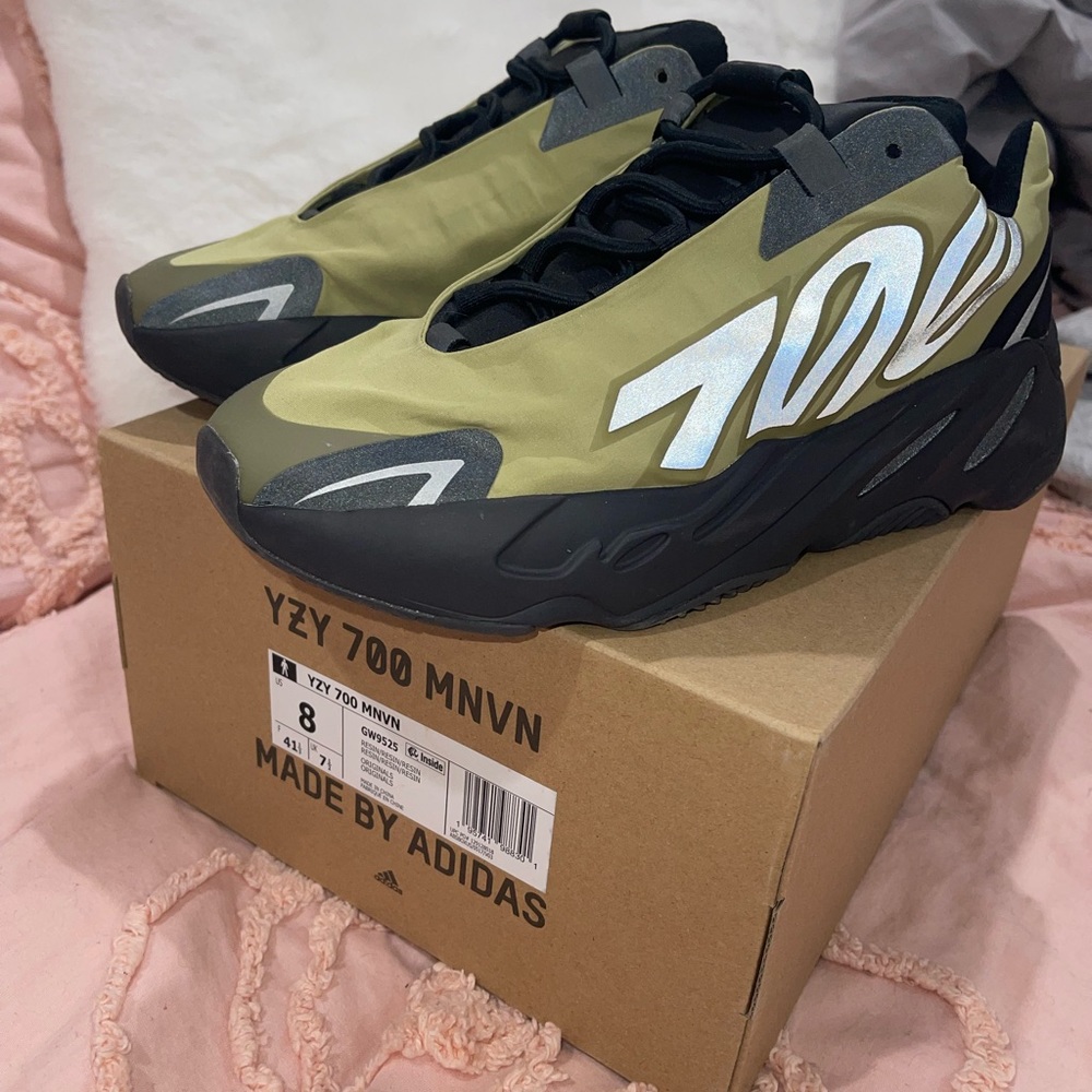 Yeezy 700 MNVN in color Resin- size 8 mens. Barely worn, like new! Box incld